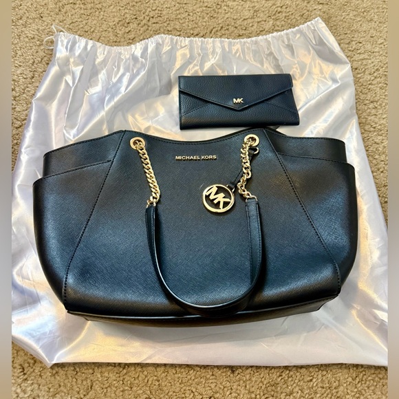 Michael Kors handbag with wallet bundle. Has dust jacket. - Picture 3 of 4